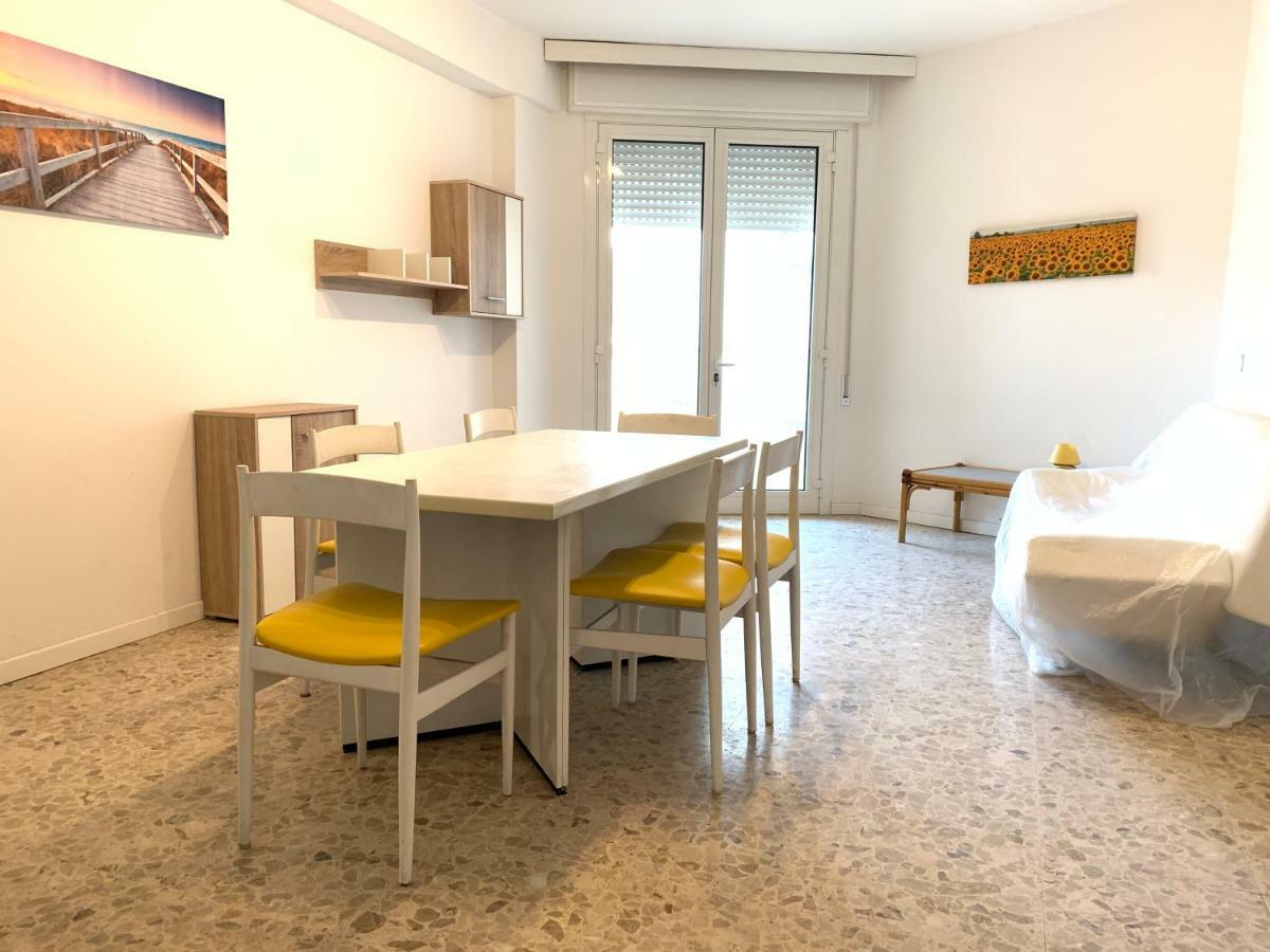 Residence Centro Commerciale - Walterigato Apartments Solo Per Famiglie Lido di Jesolo Bagian luar foto