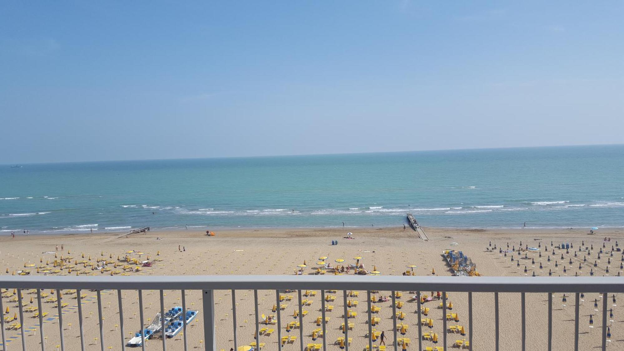 Residence Centro Commerciale - Walterigato Apartments Solo Per Famiglie Lido di Jesolo Bagian luar foto